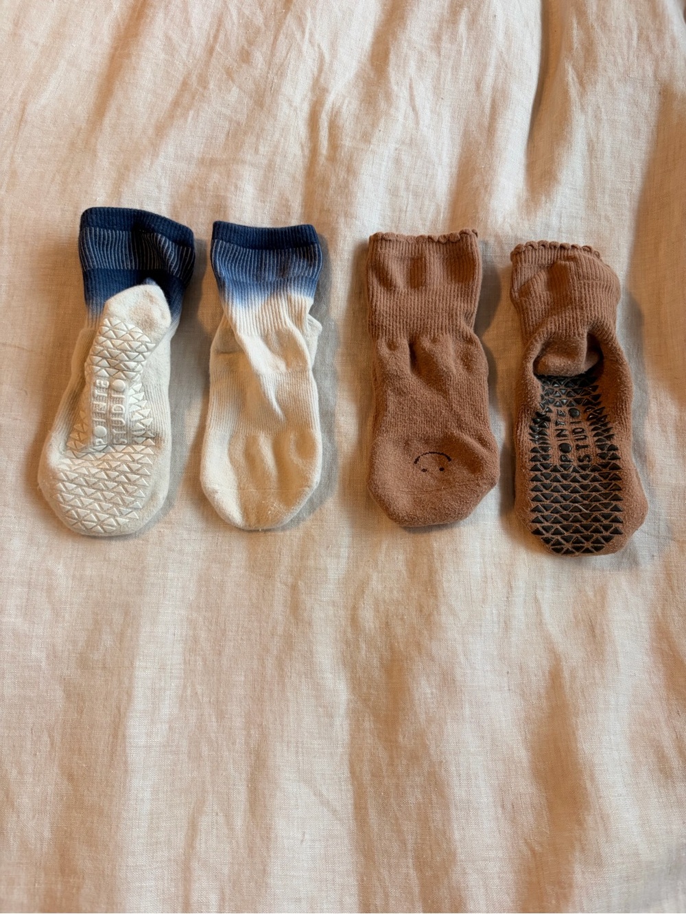 Women's No-Show Grip Socks - Blue & Brown